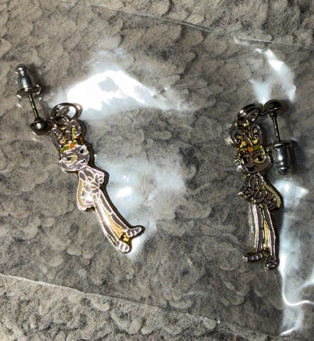 Vintage Disney Pixar Princess Atta Drop earrings